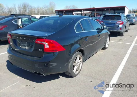 2015 Volvo S60 T5 Platinum из США, поврежденный, VIN YV140MFD8F1307772